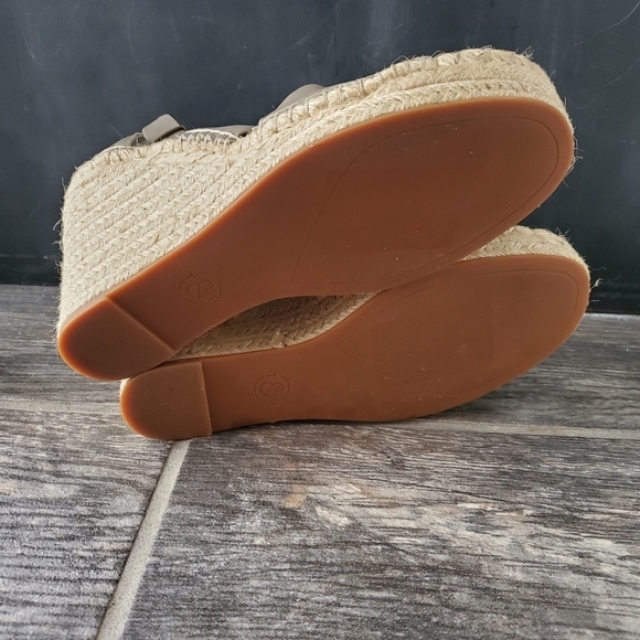 Treasure & Bond Sannibel Gray Wedge Sandals - Picture 5 of 6